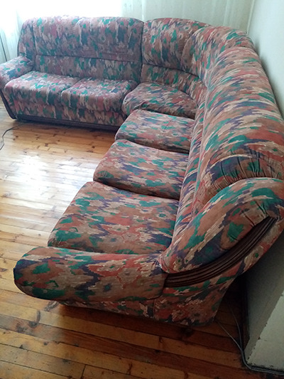 ъглов диван с фотьойл
